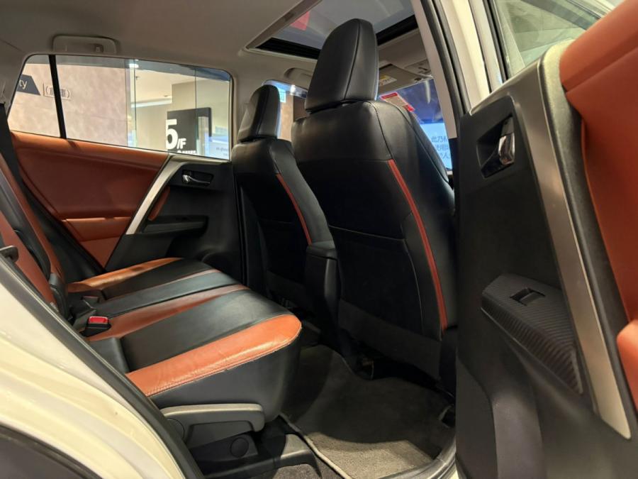 RAV 4 Luxury - Image 4